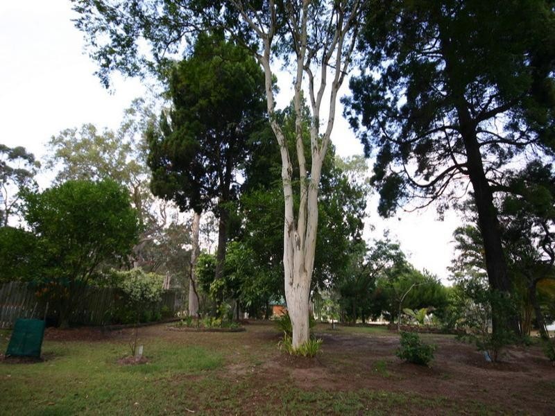 19-21 Barramundi Street, Macleay Island QLD 4184