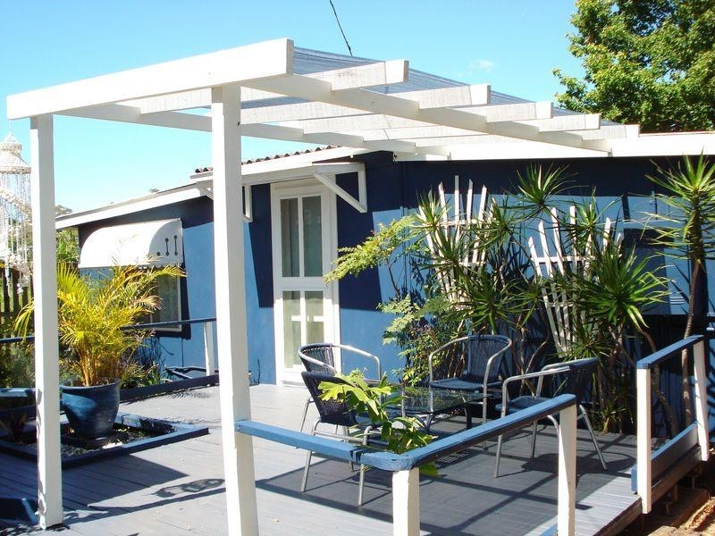 9 Leonie Crescent, Lamb Island QLD 4184