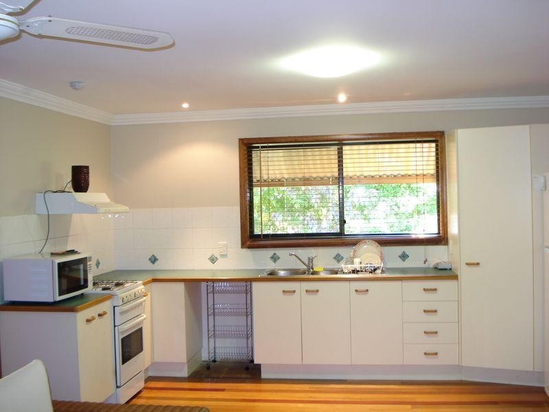 12 Bruce Street, Lamb Island QLD 4184