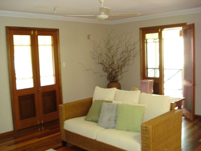 12 Bruce Street, Lamb Island QLD 4184