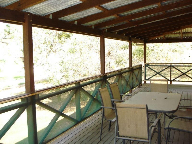 12 Bruce Street, Lamb Island QLD 4184