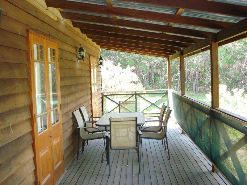 12 Bruce Street, Lamb Island QLD 4184