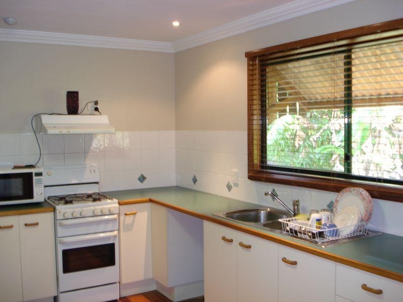 12 Bruce Street, Lamb Island QLD 4184