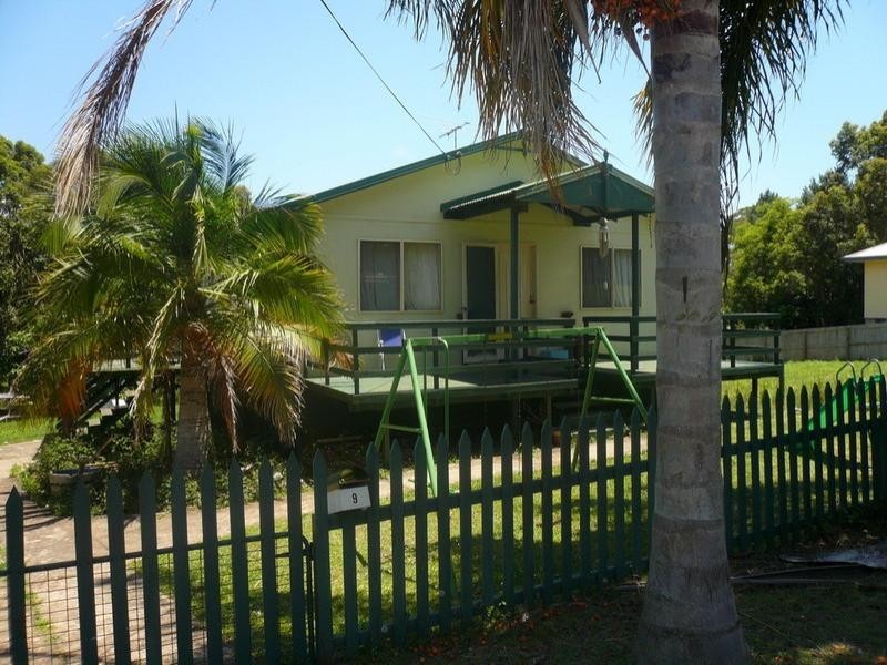 9 Michael Street, Macleay Island QLD 4184