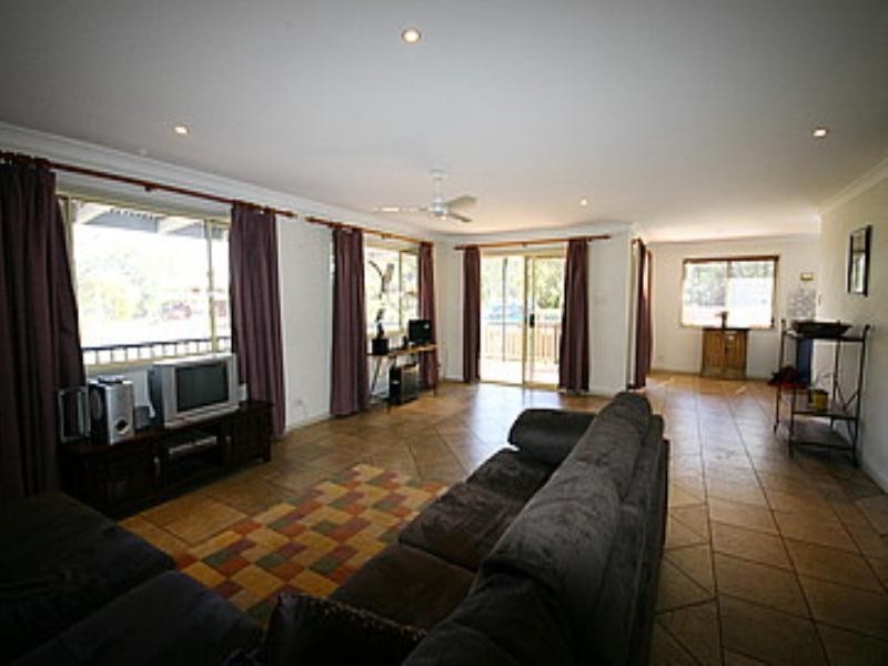 22 Cooee Crescent, Macleay Island QLD 4184