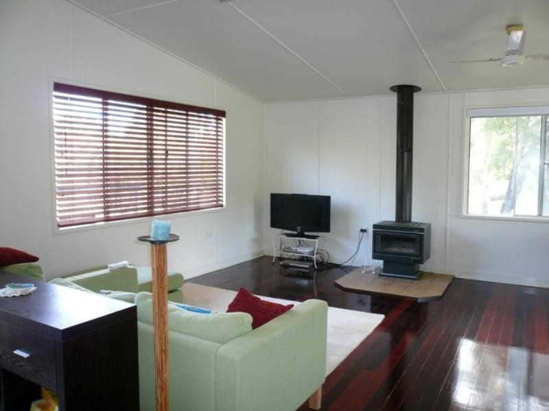 17 Florence Street, Macleay Island QLD 4184