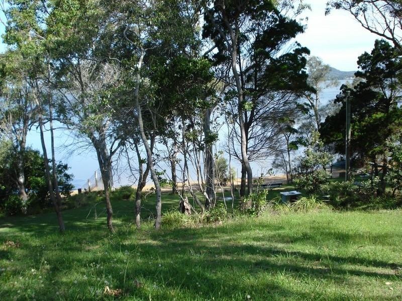 8 Resthaven Drive, Lamb Island QLD 4184