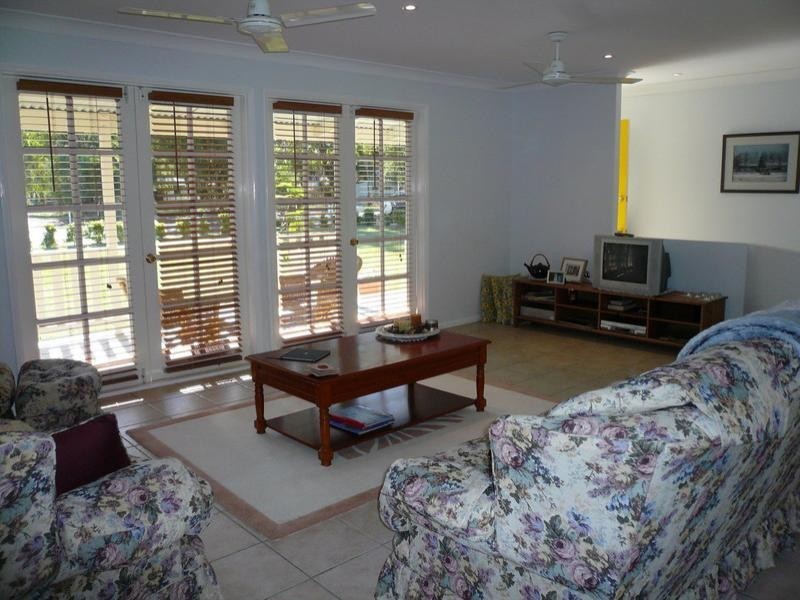 288-296 High Central Road, Macleay Island QLD 4184