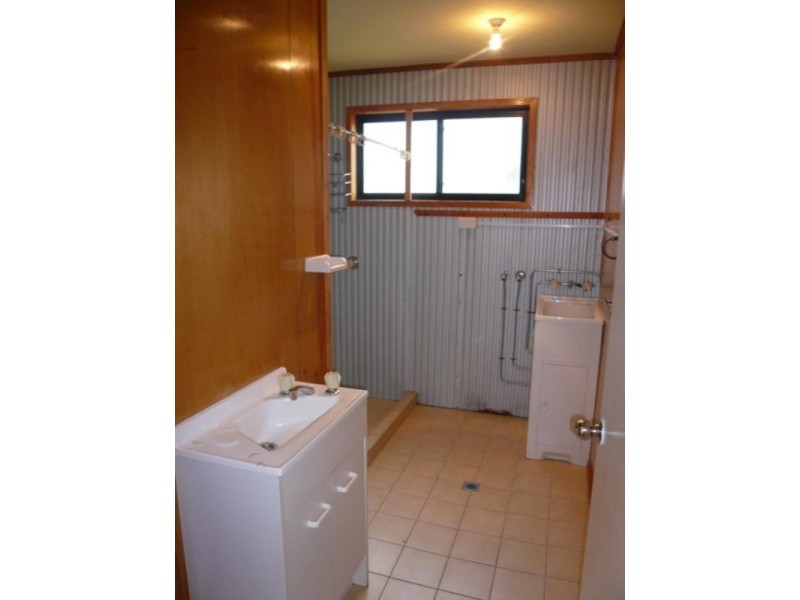 8 Ilya Street, Macleay Island QLD 4184