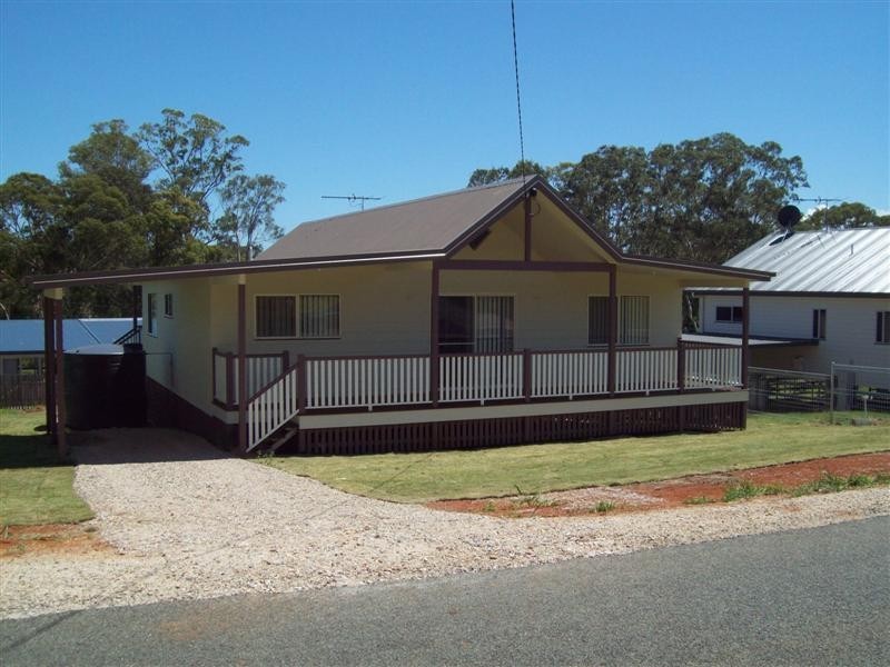 17 Francis Road, Macleay Island QLD 4184