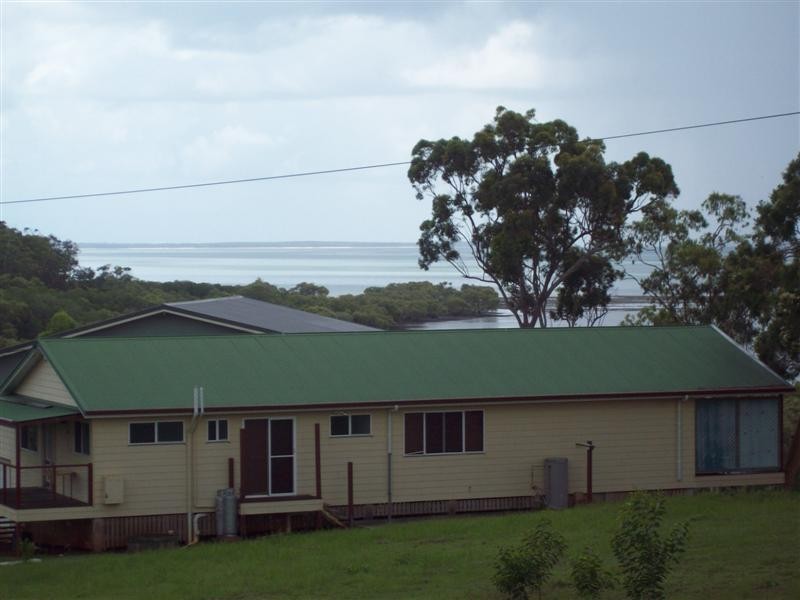 23 Bluewaters Crescent, Macleay Island QLD 4184