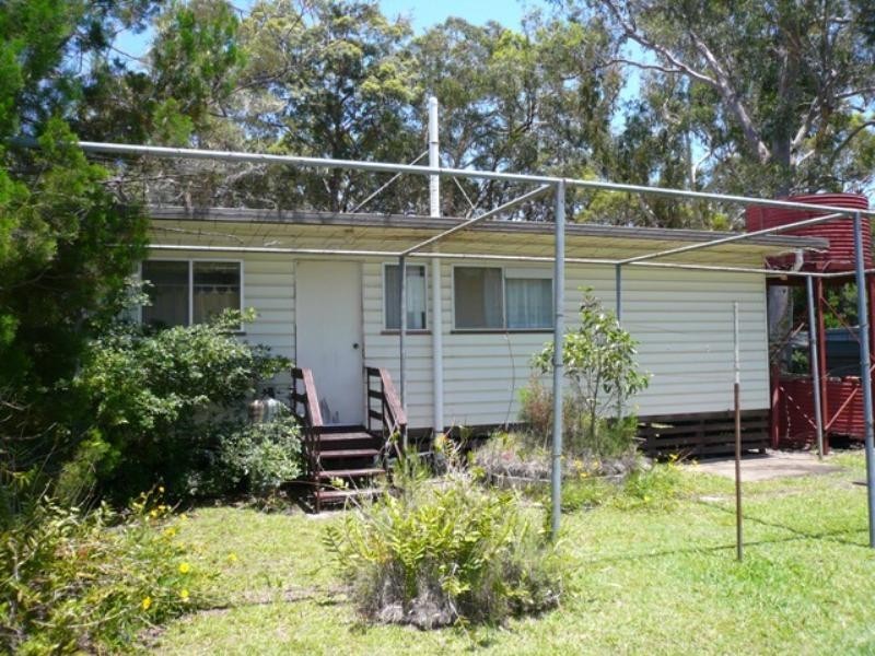 9 Dalpura Street, Macleay Island QLD 4184