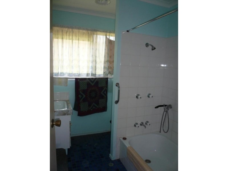 9 Dalpura Street, Macleay Island QLD 4184