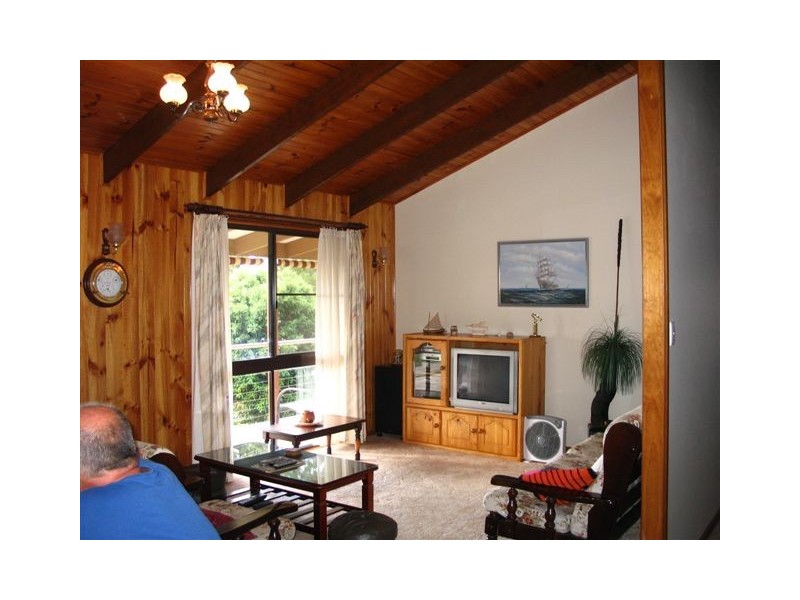 20 Cliff Terrace, Macleay Island QLD 4184