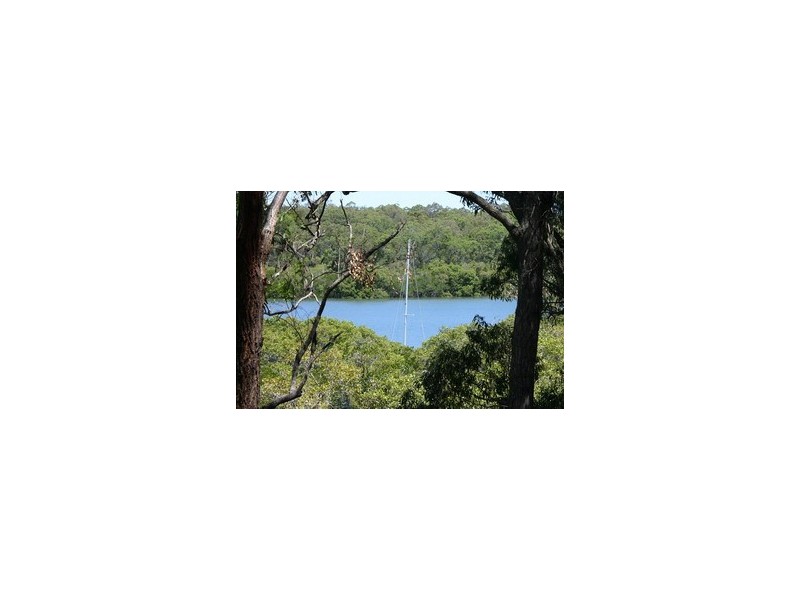 2 Waterside Drive, Macleay Island QLD 4184