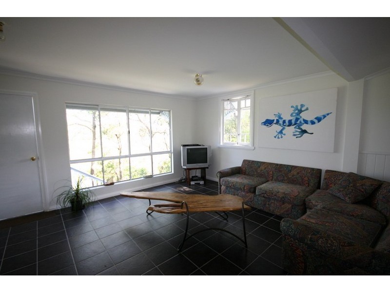 2 Waterside Drive, Macleay Island QLD 4184