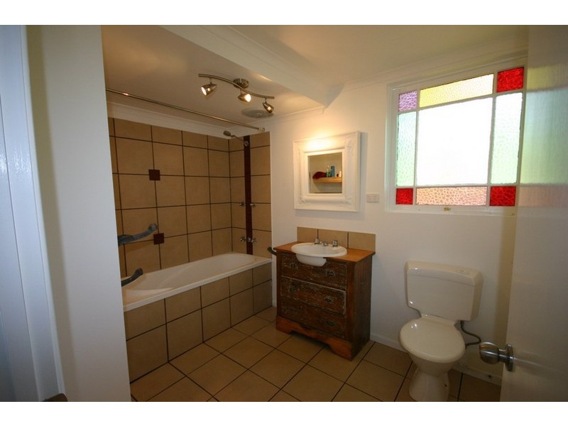 2 Waterside Drive, Macleay Island QLD 4184