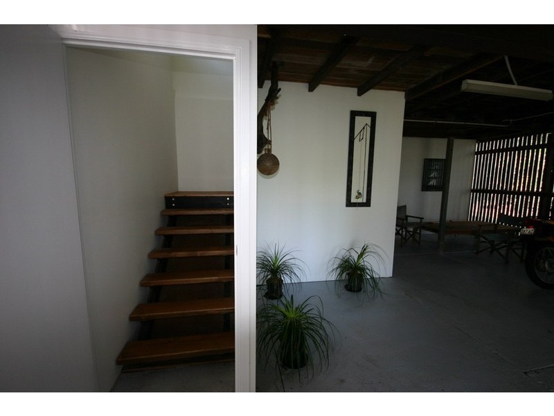 2 Waterside Drive, Macleay Island QLD 4184