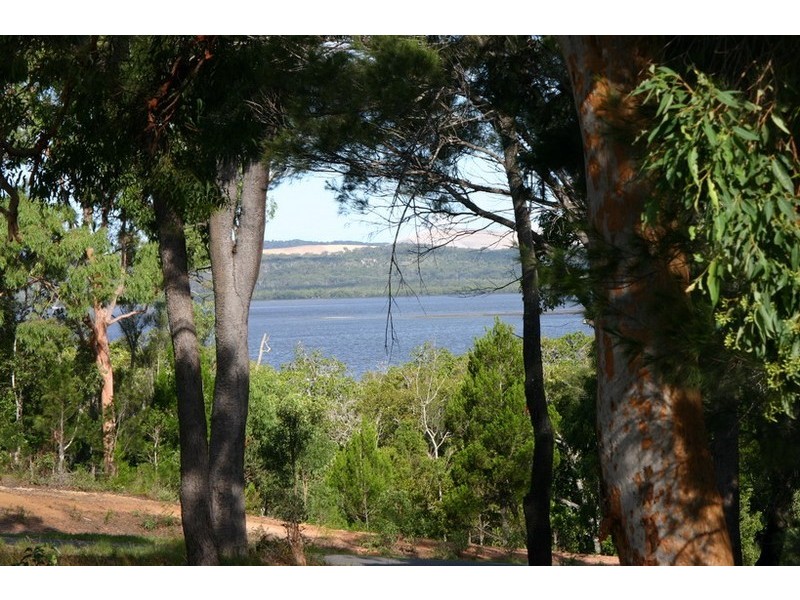 8 Calm Waters Crescent, Perulpa Island QLD 4184