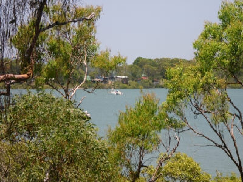 28 Calm Waters Crescent, Macleay Island QLD 4184