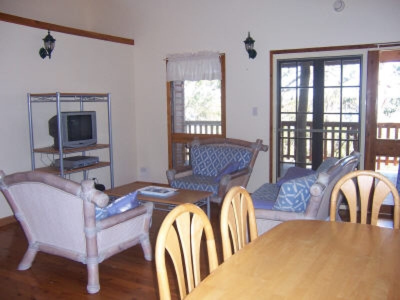 28 Calm Waters Crescent, Macleay Island QLD 4184