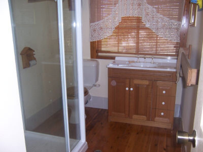 28 Calm Waters Crescent, Macleay Island QLD 4184