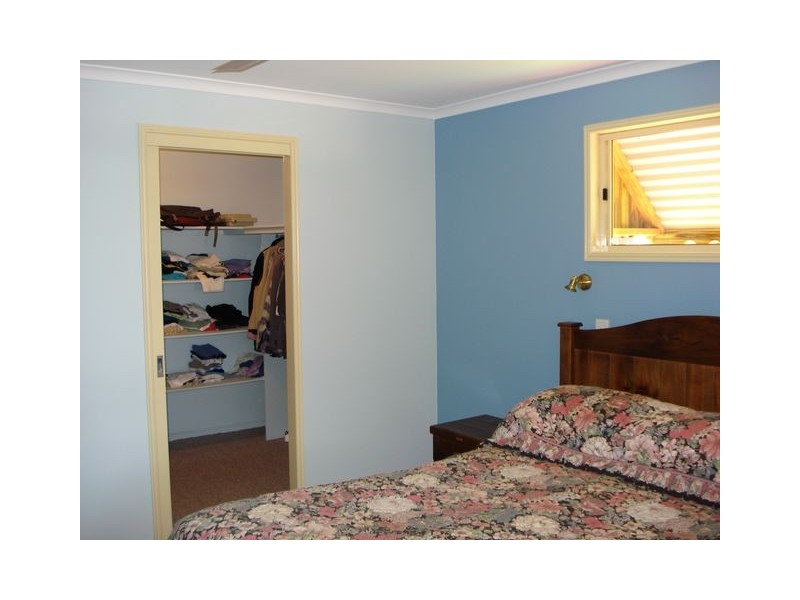 192 Lucas Drive, Lamb Island QLD 4184