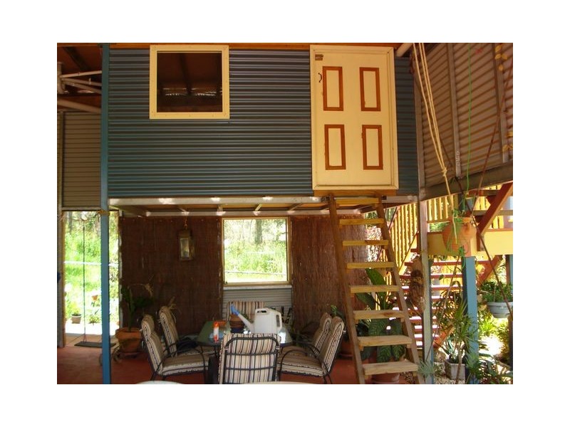 192 Lucas Drive, Lamb Island QLD 4184