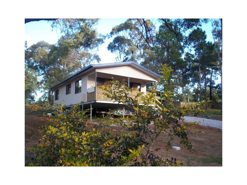 7 Lenard Street, Lamb Island QLD 4184