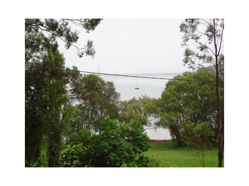 35 Tina Avenue, Lamb Island QLD 4184