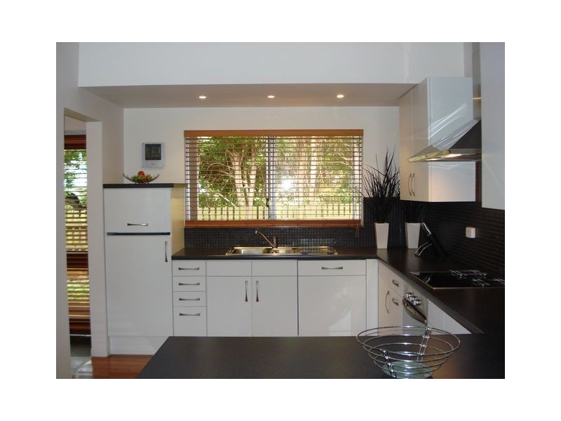 35 Tina Avenue, Lamb Island QLD 4184