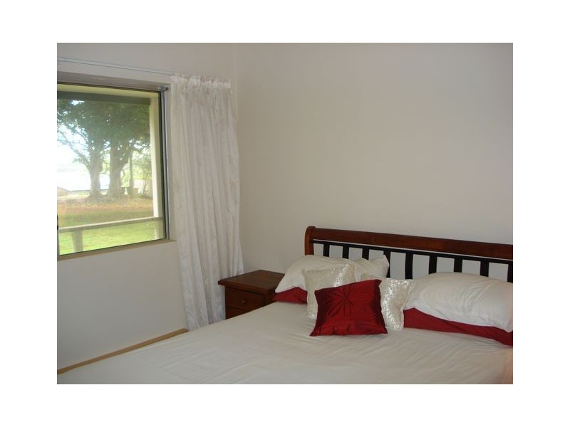 35 Tina Avenue, Lamb Island QLD 4184