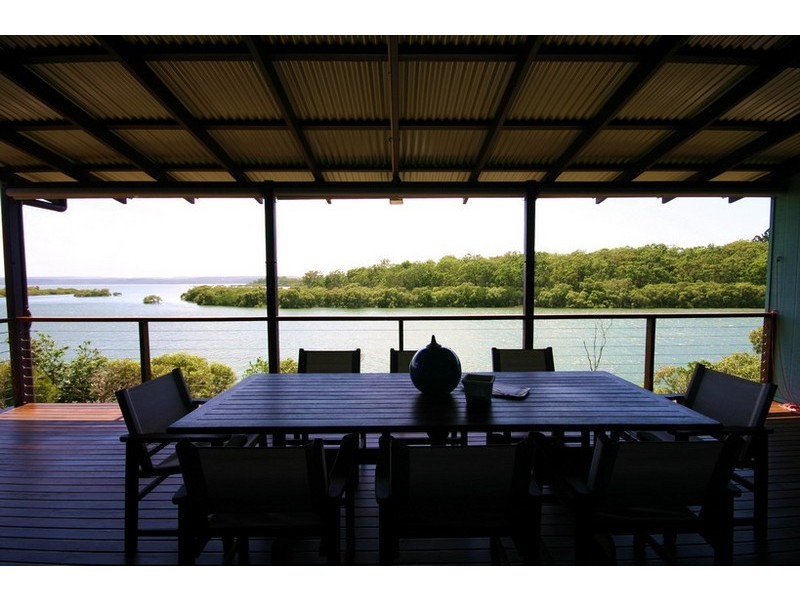 8 Allawa Street, Macleay Island QLD 4184