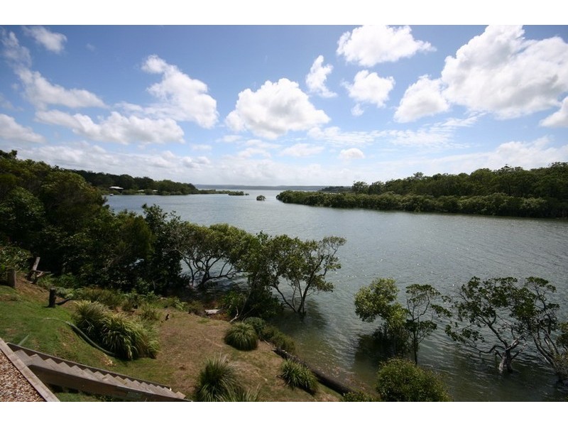 8 Allawa Street, Macleay Island QLD 4184