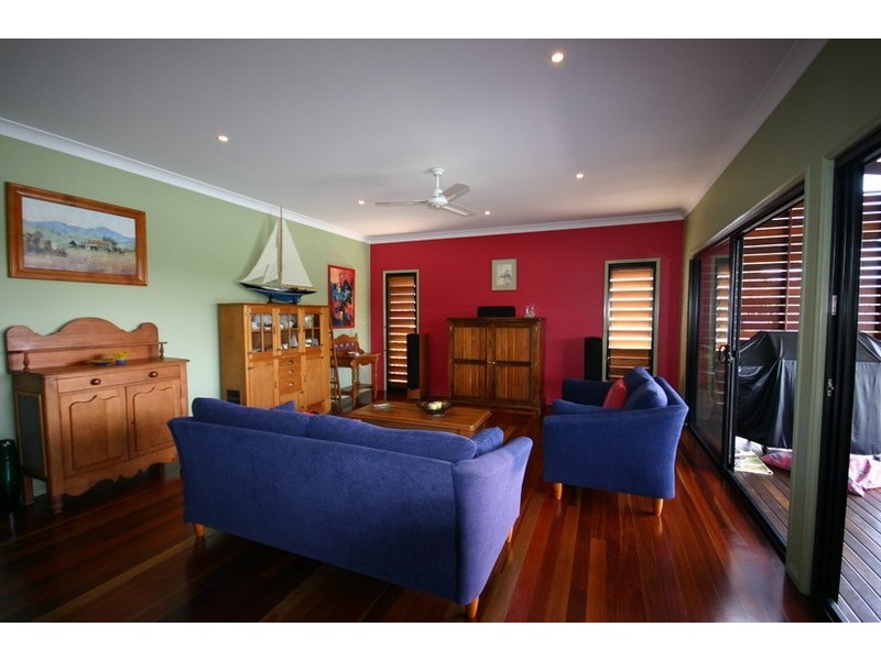 8 Allawa Street, Macleay Island QLD 4184