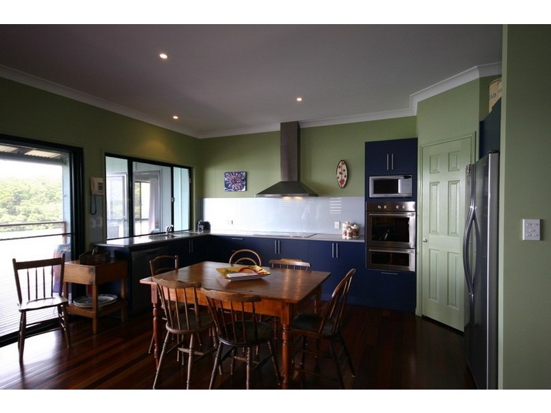 8 Allawa Street, Macleay Island QLD 4184