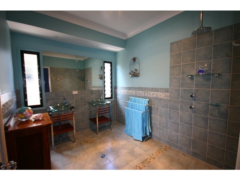 8 Allawa Street, Macleay Island QLD 4184