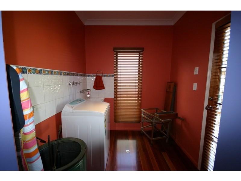 8 Allawa Street, Macleay Island QLD 4184