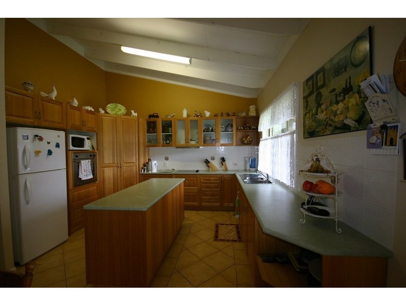 21 Cabriolet Crescent, Macleay Island QLD 4184