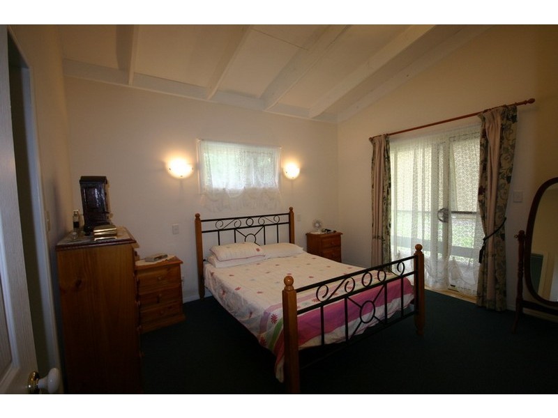 21 Cabriolet Crescent, Macleay Island QLD 4184