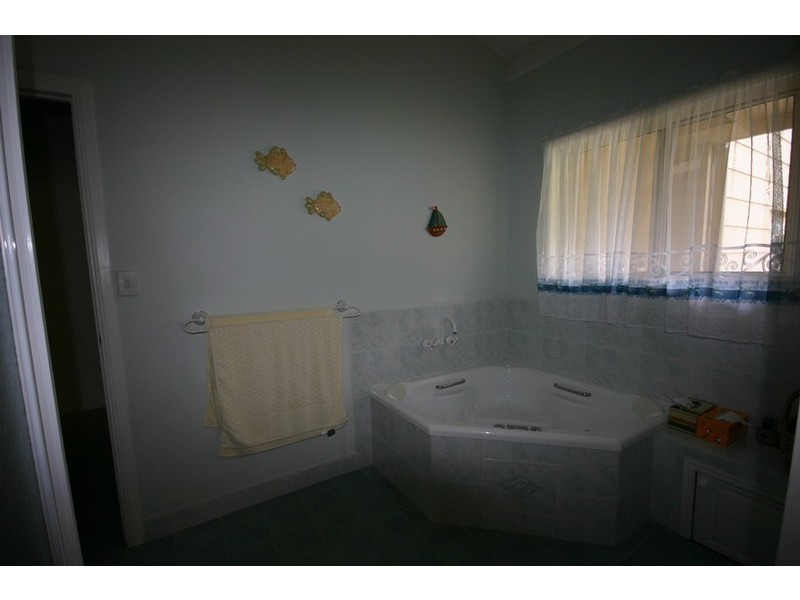 21 Cabriolet Crescent, Macleay Island QLD 4184