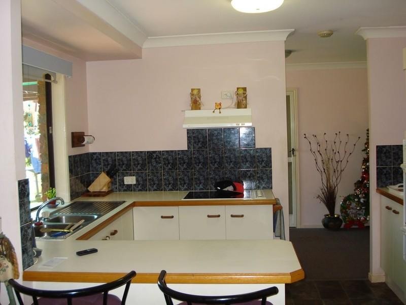 2 Michael Avenue, Lamb Island QLD 4184