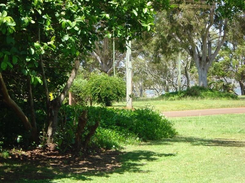 2 Michael Avenue, Lamb Island QLD 4184