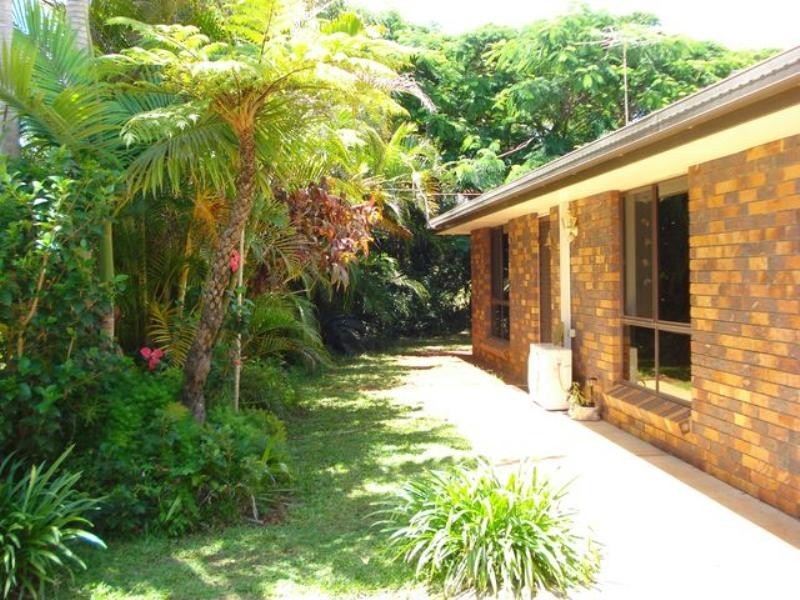 2 Michael Avenue, Lamb Island QLD 4184