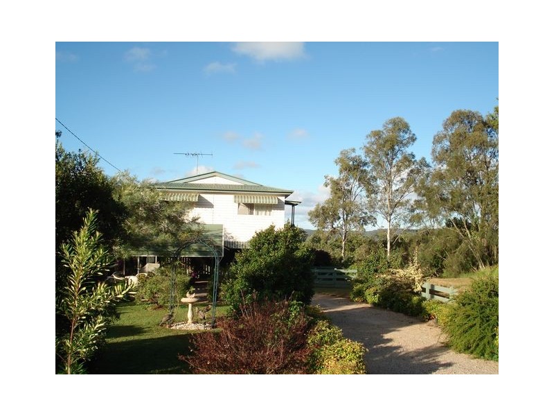 9 Lovell Parade, Lamb Island QLD 4184