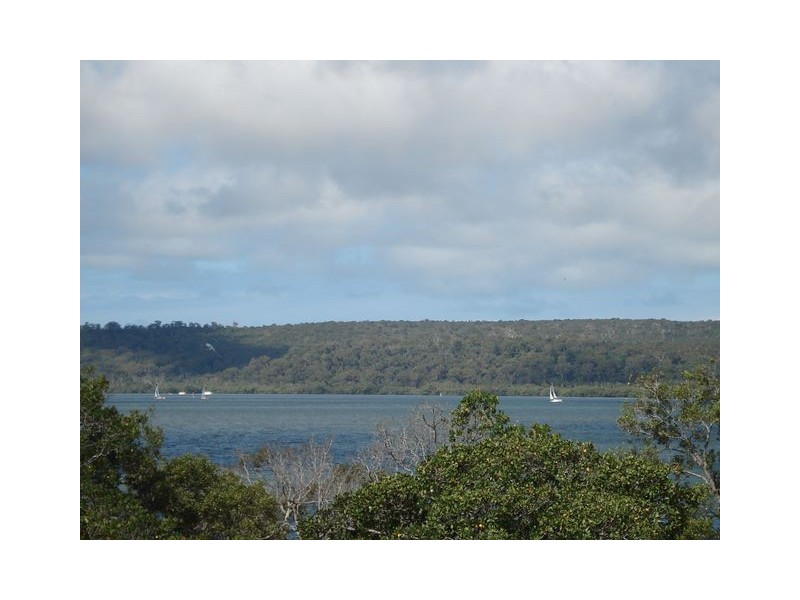 9 Lovell Parade, Lamb Island QLD 4184