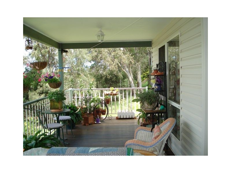 9 Lovell Parade, Lamb Island QLD 4184