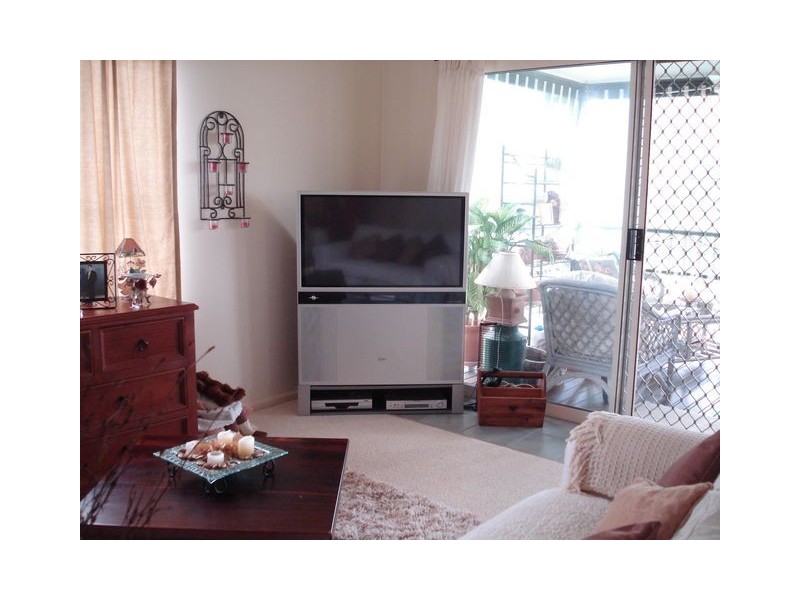 9 Lovell Parade, Lamb Island QLD 4184