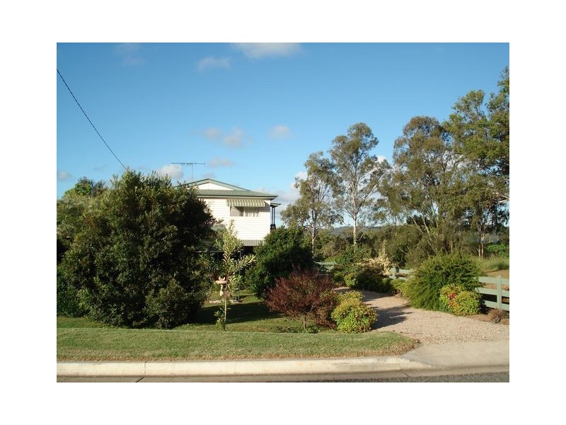 9 Lovell Parade, Lamb Island QLD 4184