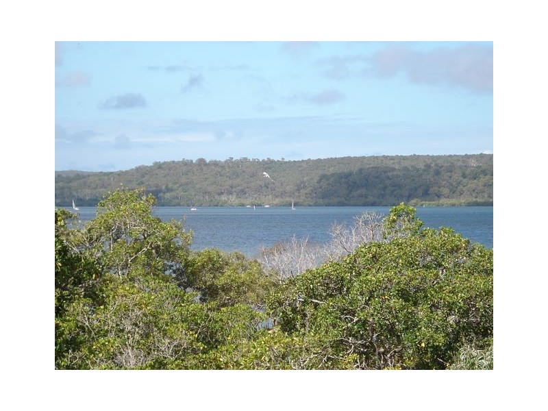 9 Lovell Parade, Lamb Island QLD 4184